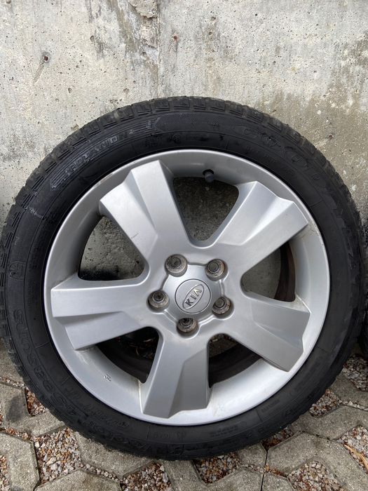 Продавам гуми с джанти 205/50/17 КИА