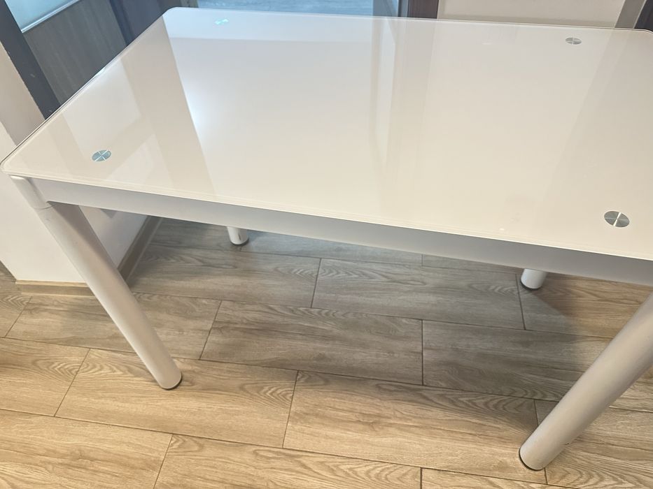 Masa alba sticla securizata