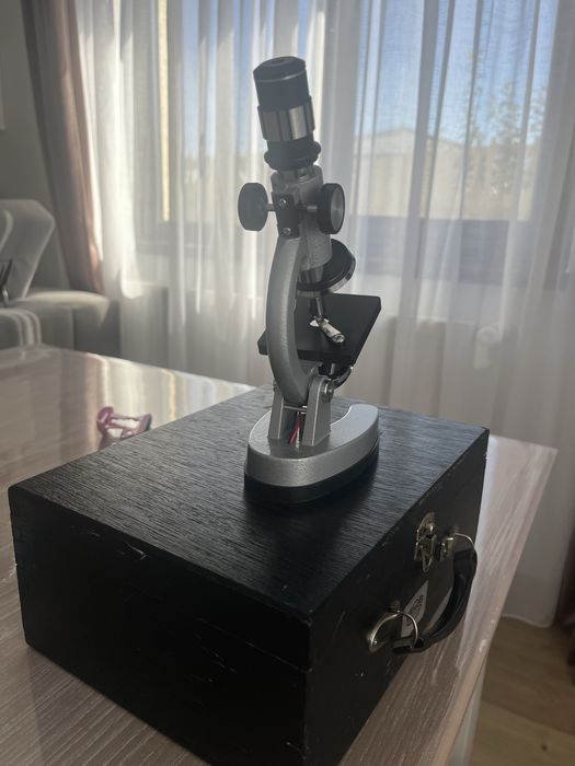 Microscop BQ Optik International – Zoom 50X–600X