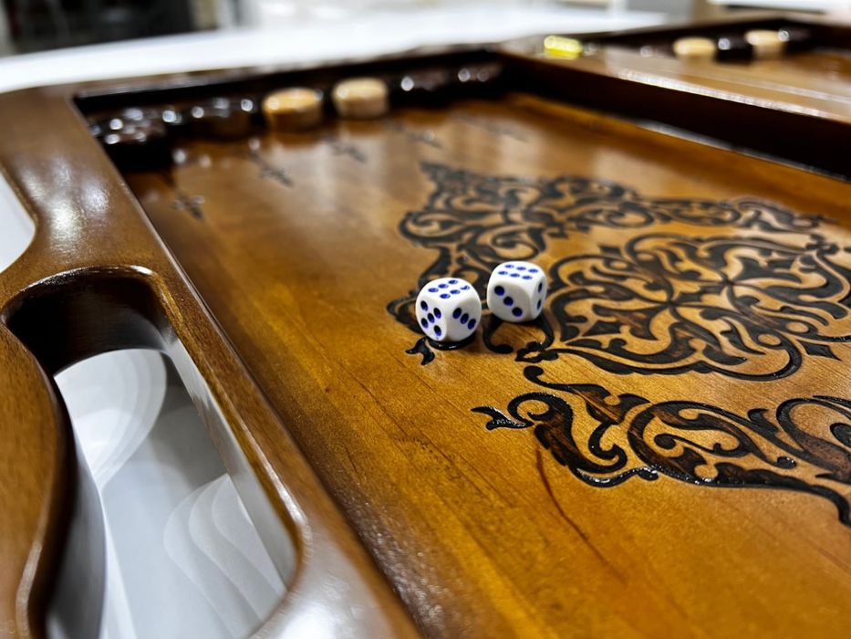 Элитные нарды из натурального дерева для ценителей игры