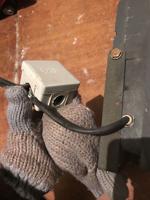 Продам прожектор Teksan