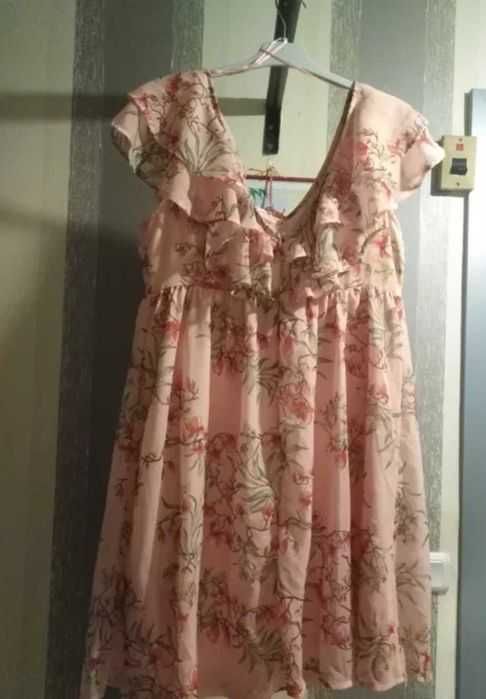 Нова с етикет! Ефирна розова рокля Clockhouse 42