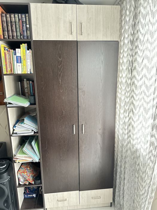 Продам стол и шкаф