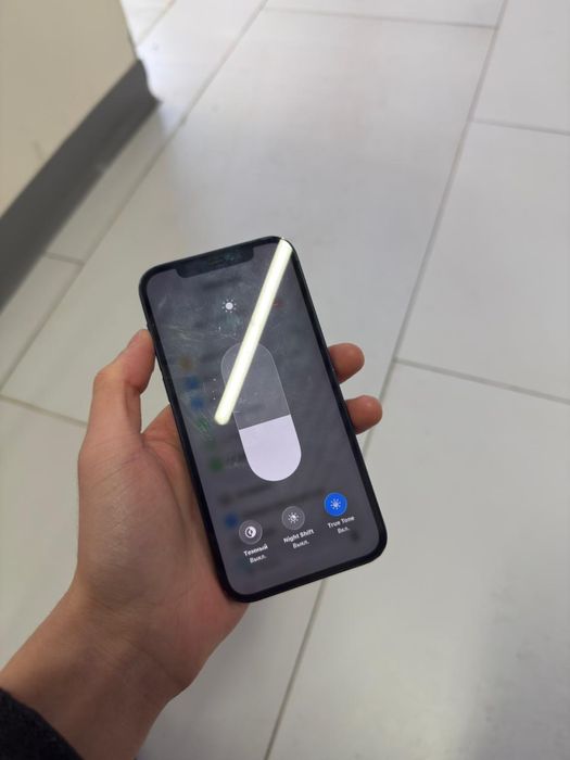 iPhone 12 в хорошем состояний