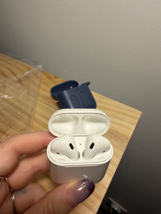 Apple AirPods 2nd Gen