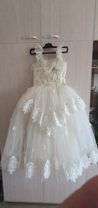 Платье вечернее нарядное, лямочки пришла, можно убрать , на корсете.