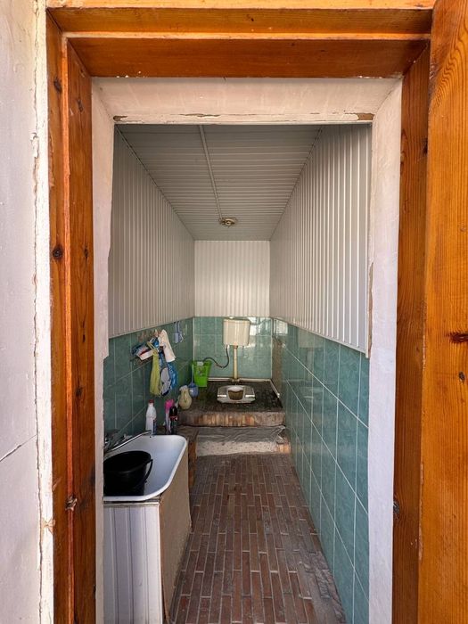 Участок сотилади 5 соток . Сутиги 30 мингдан