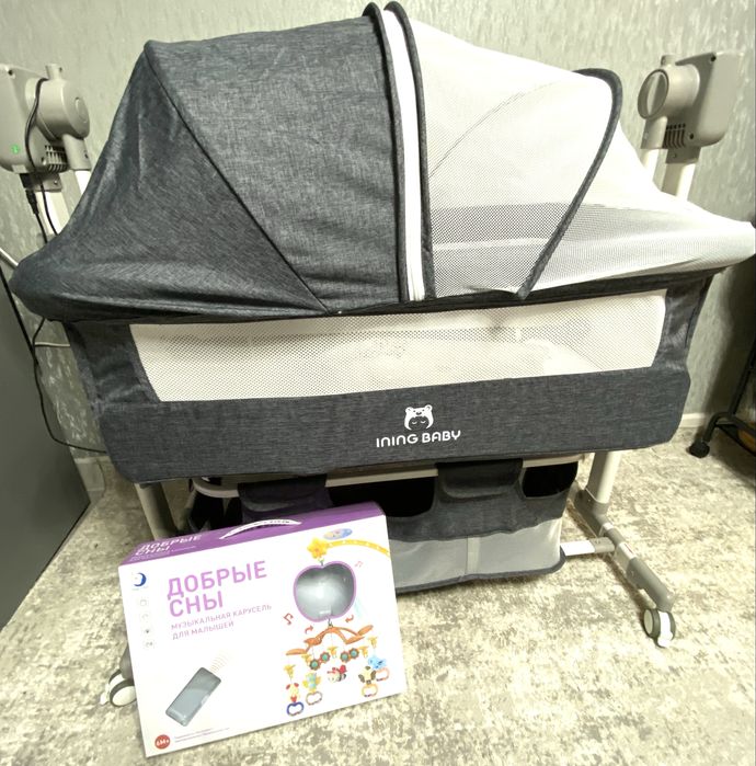 Манеж- кровать музыкальный.