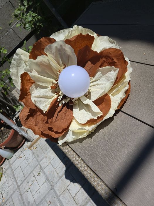 Ръчно изработен полилей във формата на цвете