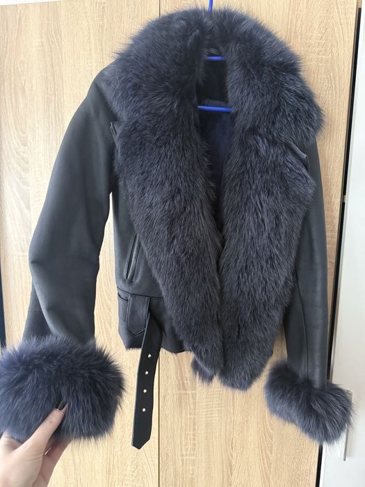 Тъмно синьо яке от естествена кожа агнешка кожа и естествен косъм