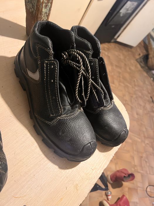 Рабочие ботинки,