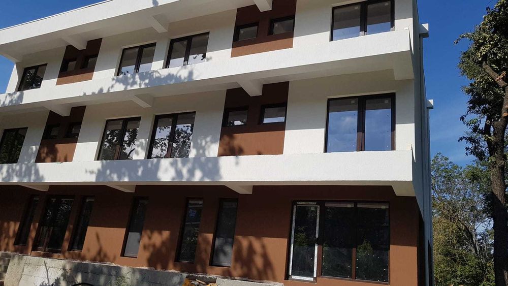 Vanzare (sau asociere) teren+imobil apartamente vis-a-vis Hotel Doina