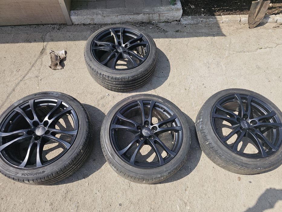 Jante aliaj 18” 5x108 + anvelope VARĂ Hankook 245/40 R18
Anvelopele sunt aproape noi (rulate ~200 km)
O anvelopă are o zgârietură superficială (nu a
