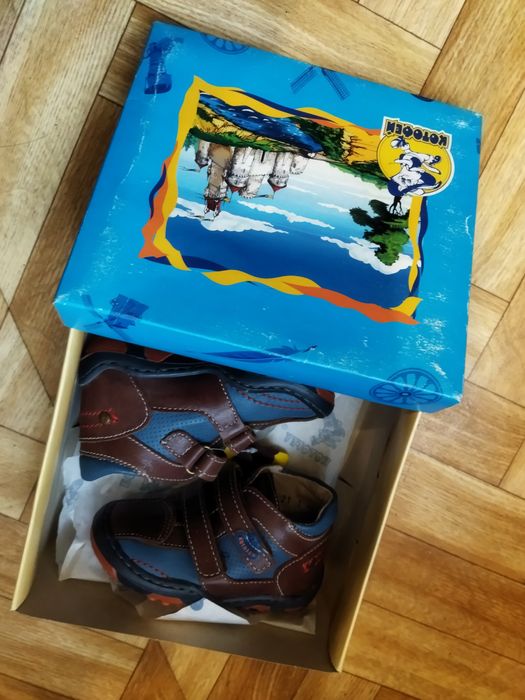 Ботинки на мальчика, новые