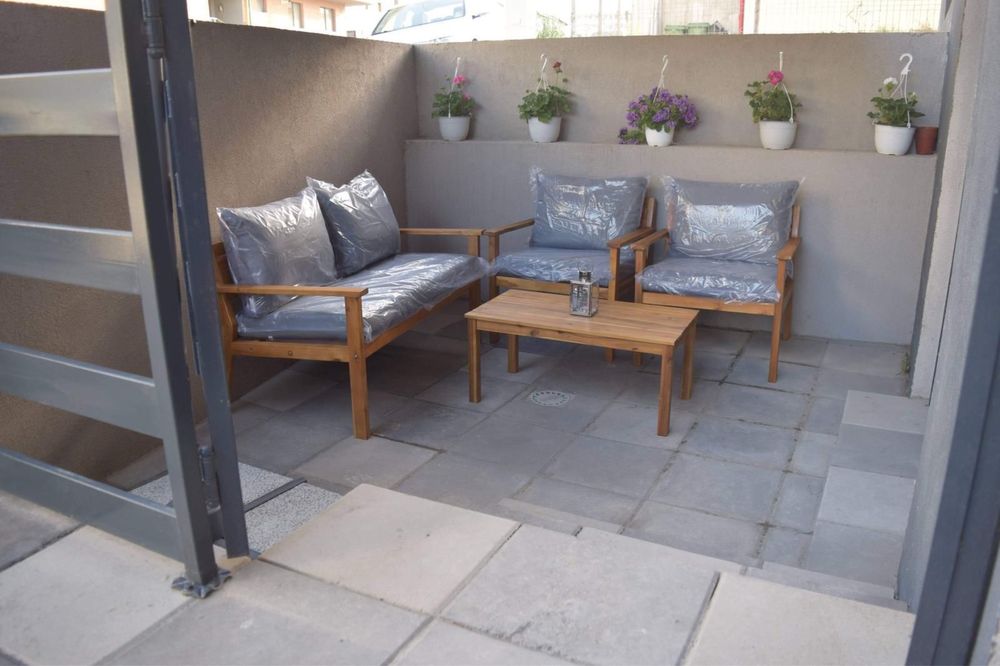 De vanvare apartament cu terasa si parcare