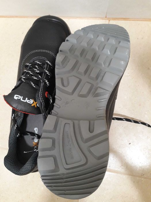 Продават се нови, работни обувки "EXENA"