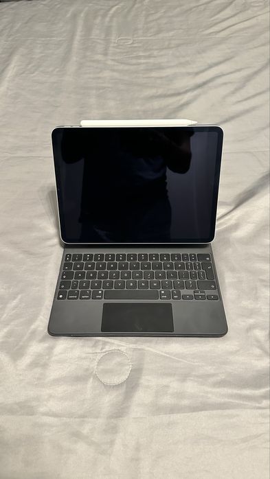 Apple Magic Keyboard pentru iPad Pro 11” – Cutie originală, stare impecabilă