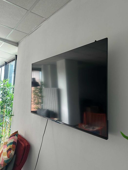 Mobilier birou IKEA + TV TCL 50” 4K – birouri, scaune, dulapuri – Iași