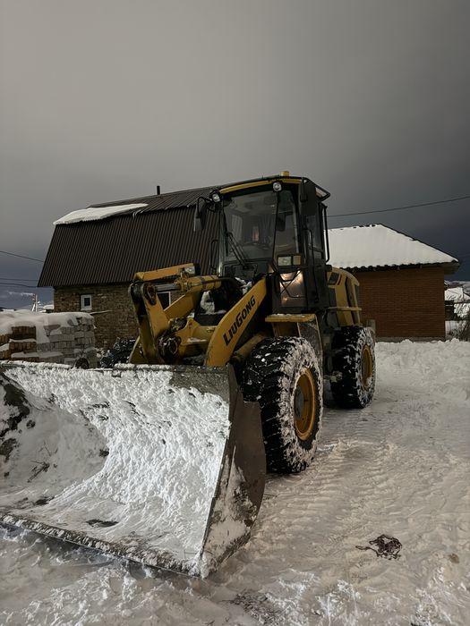 услуги ПОГРУЗЧИКА 2х кубовый