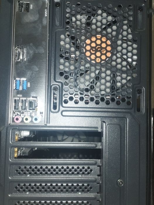 Компьютер полный комплект.(Системный блок)