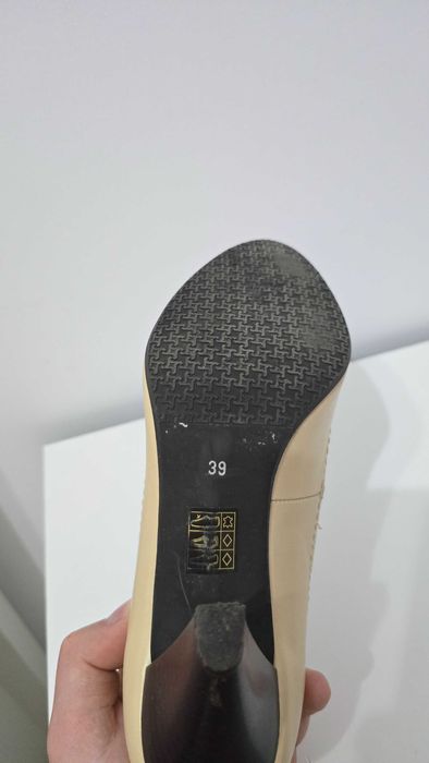 Vând Pantofi din piele galben pai