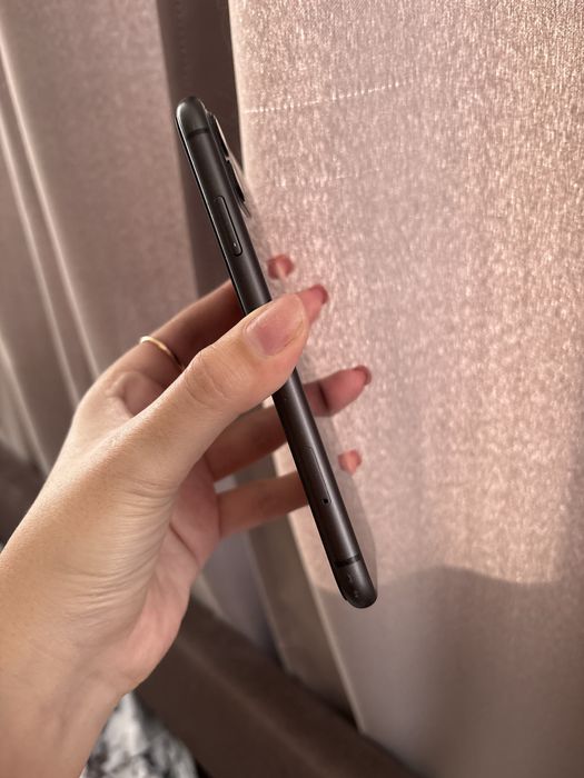 Продам айфон 11