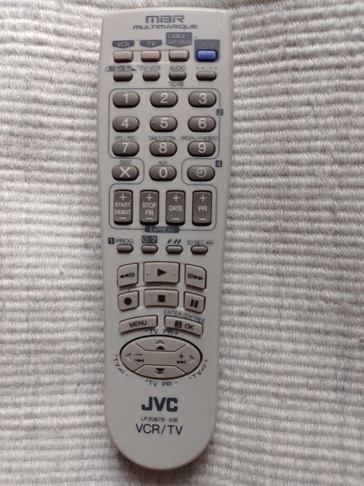 Видеомагнитофон JVC в отличном рабочем состоянии.