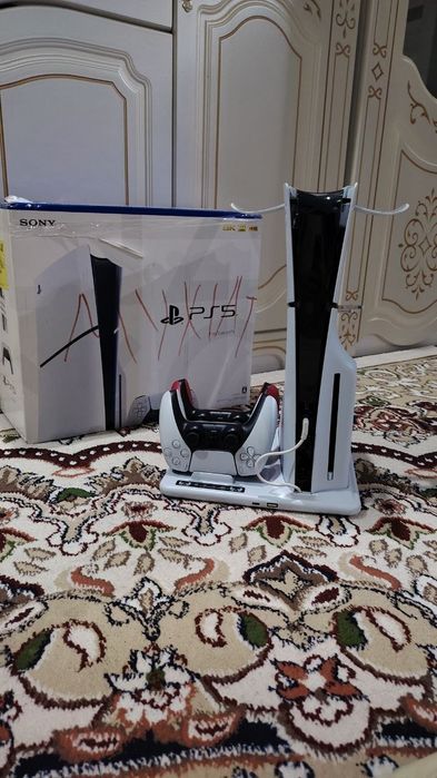 Продам playstation 5 slim дисковод 2 джойстик deluxe подписку докстанц