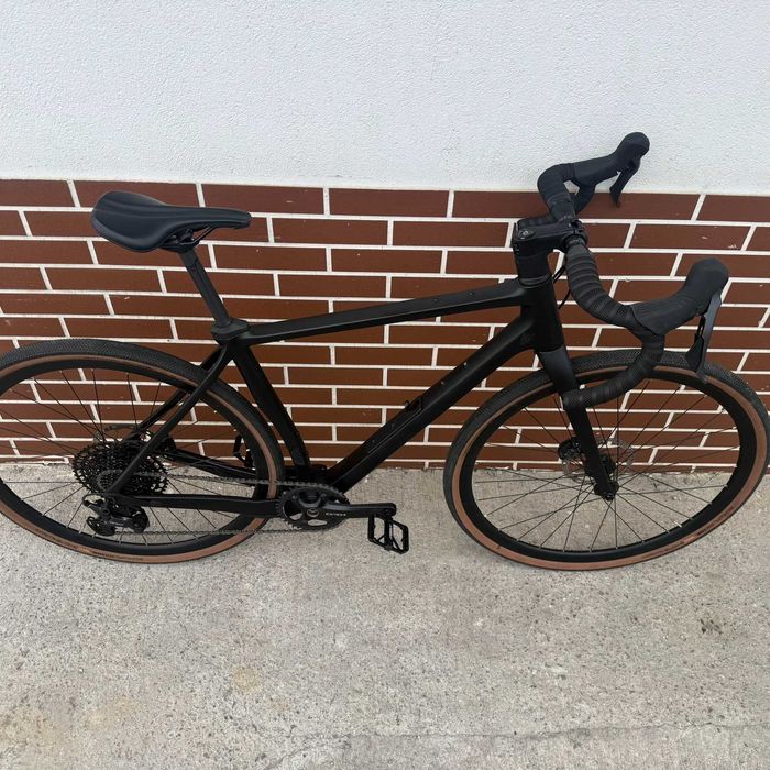 Pivot Vault Gravel GRX 1x12 Hidraulice bicicleta M peste Grizl Boone 2026