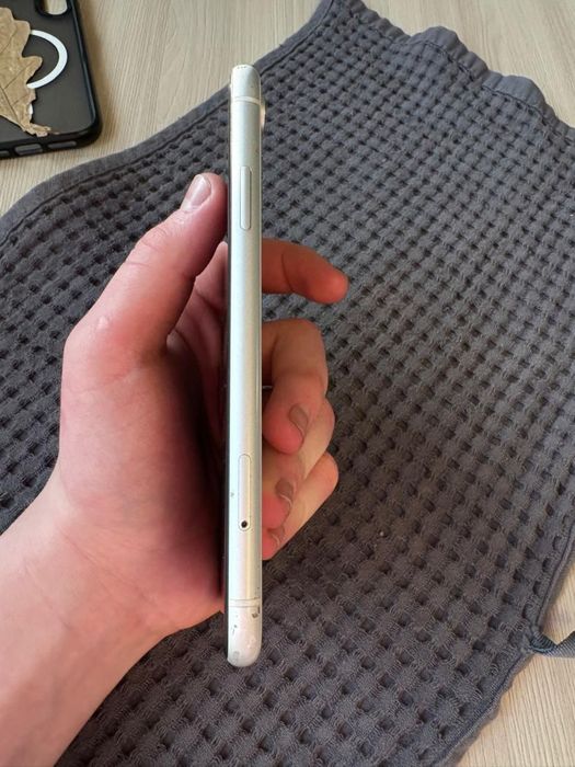 Продам Iphone XR