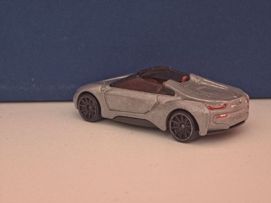 Mașinuța hotwheels BMW I8 Roadster