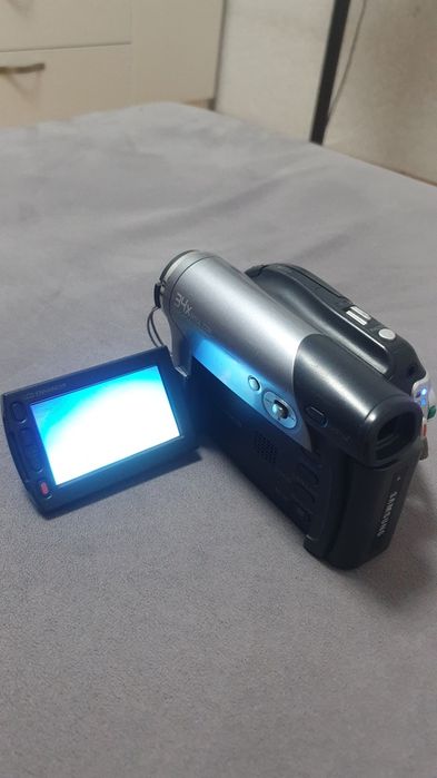 Продам видеокамеру Samsung