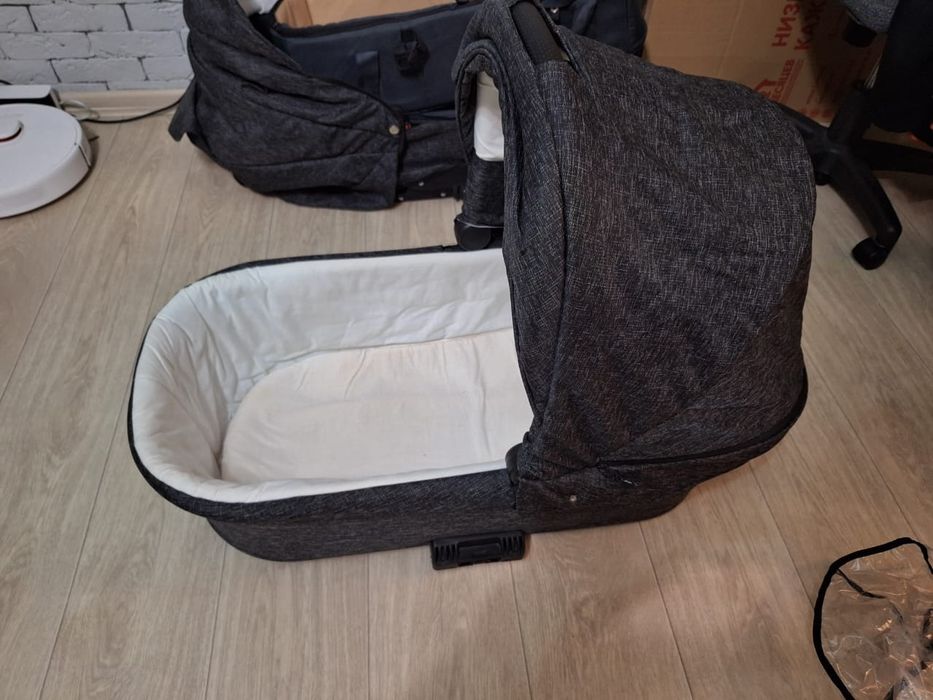 Детская передвижная коляска