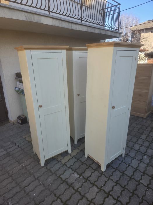 Двукрилен гардероб с плъзгащи се врати