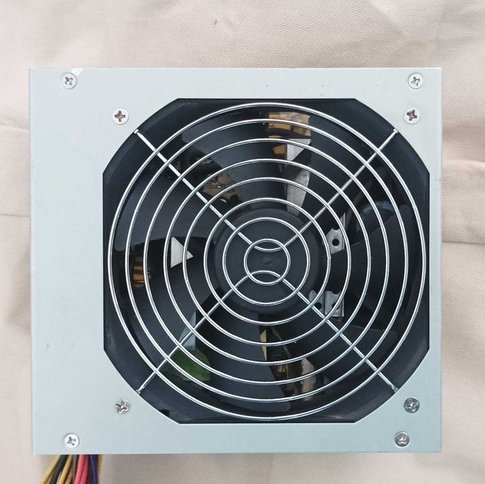 Ново захранване за компютър FSP 400W