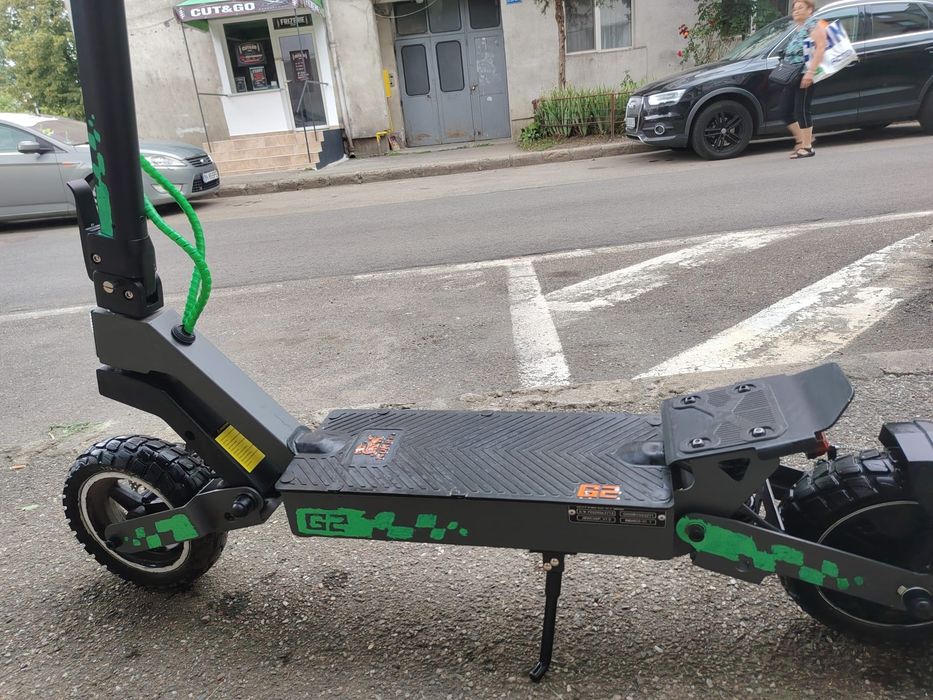 Vând  trotinetă electrică kukirin G2 2024 costum