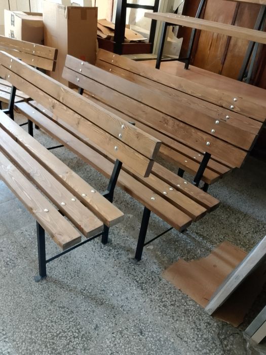 Градинска пейка.