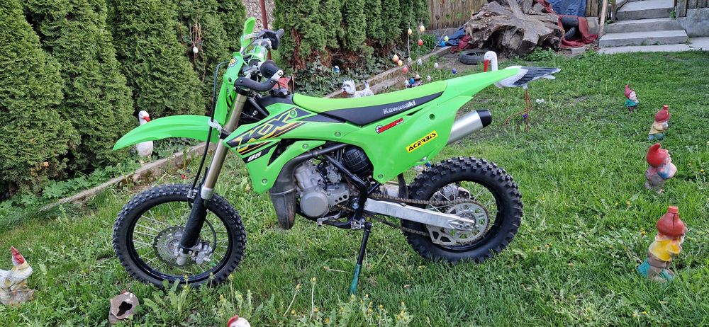 Vând motocicleta copii kawasaki kx85 suzuki ktm yamaha gasgas husqvarna beta cross enduro kx 85 ofrroad  impecabilă nu necesită investiții  roți 17 14