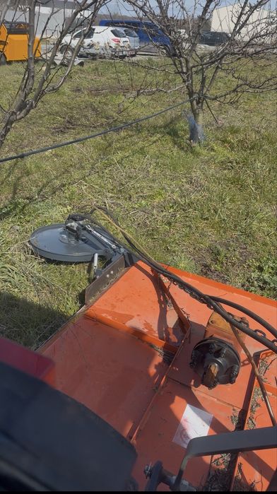 Отклоняваща секция за косачка