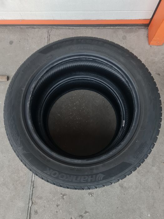 Зимни гуми 2 броя HANKOOK Winter Icept Evo2 215 55 R17 дот 3119