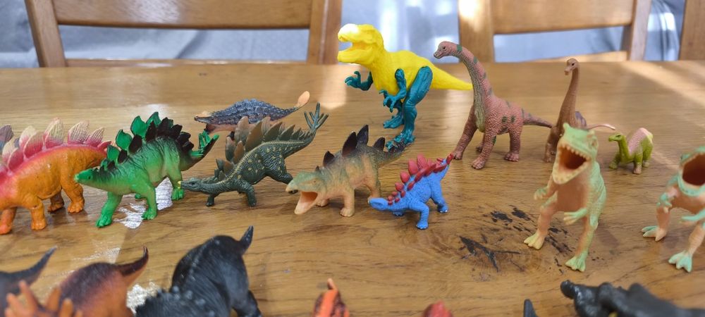 Играчки динозаври