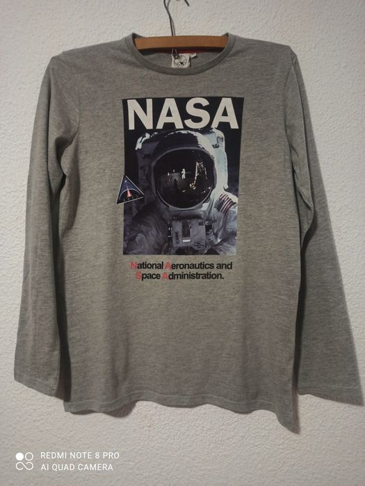 Bluza cu mineca lunga marime 170/176  pret 10 lei bucata