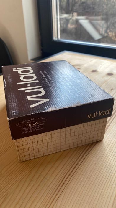 Много запазени и стилни момичешки обувки от чиста кожа