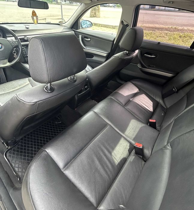 Vând BMW 320i E90, an 2008,  2.0 benzină, 170 CP