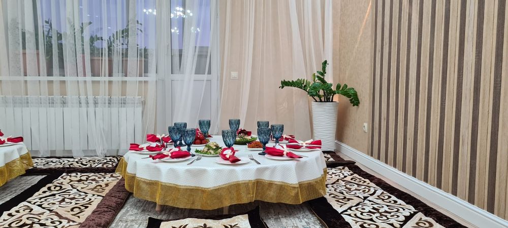 Круглые столы со скатертью