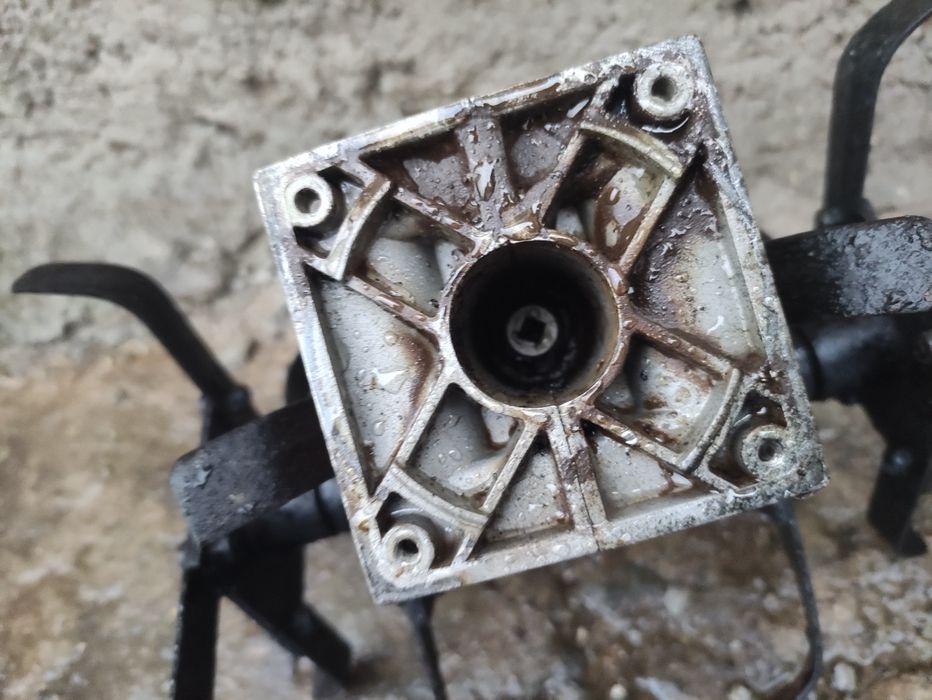 Приставка Фреза за Електрически тример (85х85мм)
​Описание:
Продавам ф