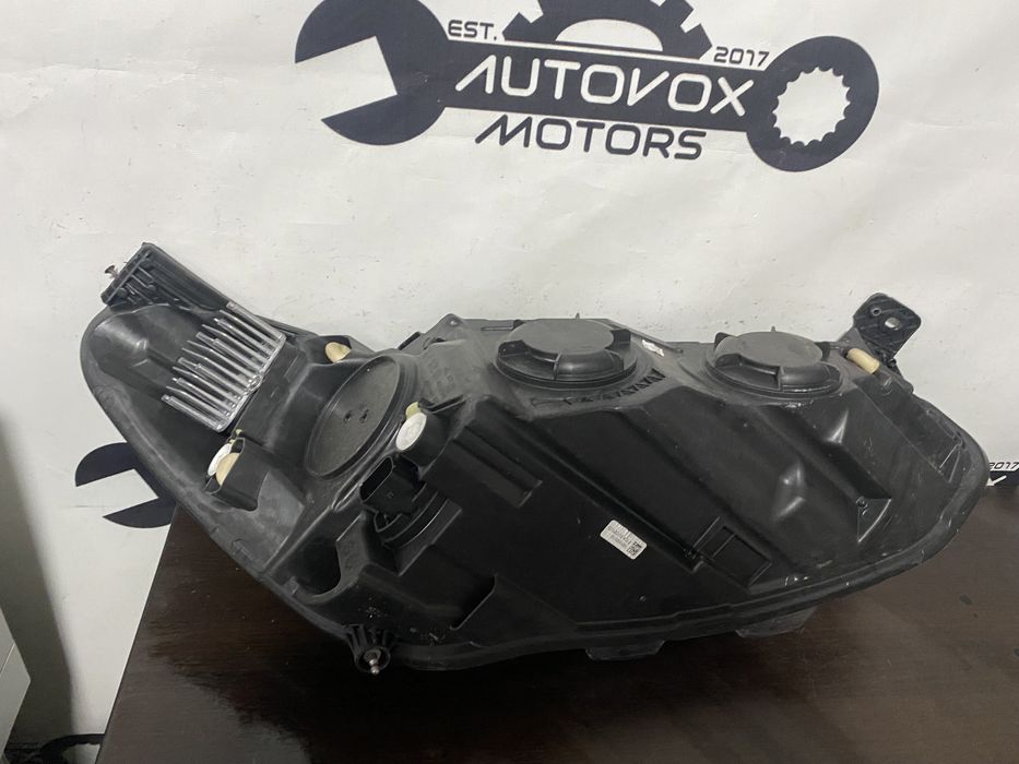 Far stanga Ford Focus 4 halogen si drl LED an 2018-2021