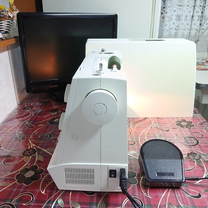 Masina de cusut PFAFF 1142 cu butoniera automata dintr-un singur pas