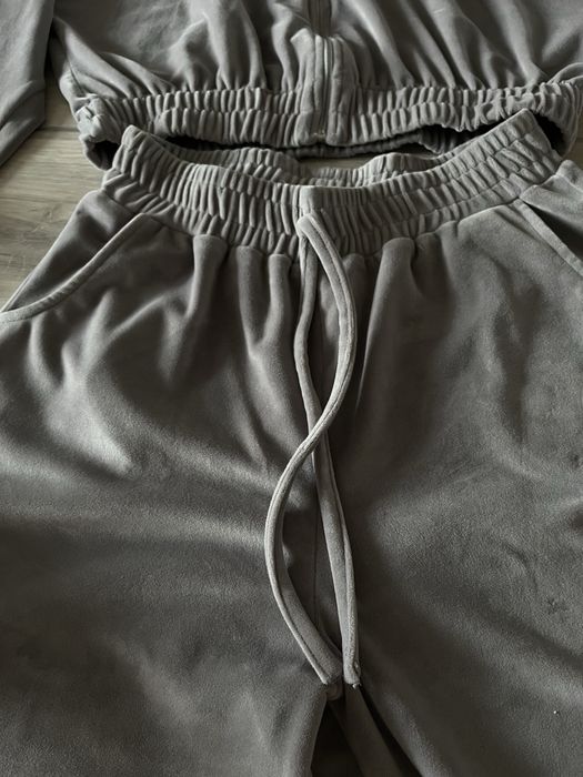 ПРОДАМ велюрлвый костюм