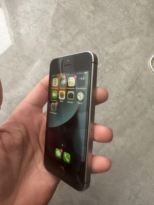 Продам Iphone SE 64g